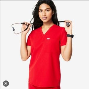 Figs limited edition color (pop red) Catarina One pocket scrub too - size small